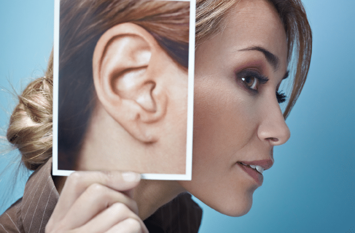 Femme-oreille-Diego-Cervo-Fotolia